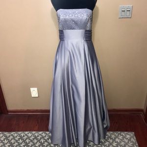 Beautiful dress / gown